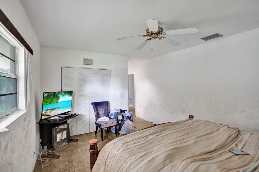 More Photos Of 5706-5708 Lincoln St, Hollywood Multifamily For Sale
