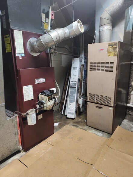 More Photos Of 300 5th St, Belvidere Light Distribution For Sale