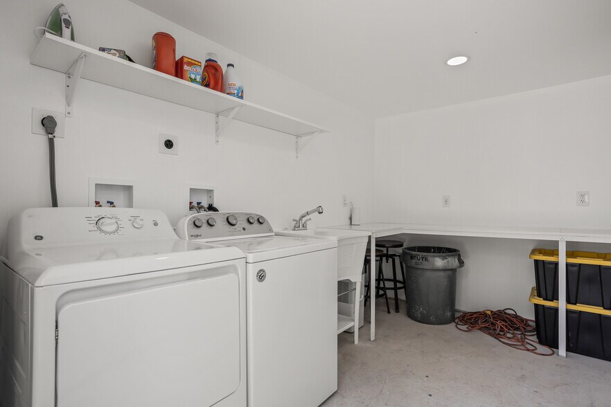 More Photos Of 8820 Rocky Creek Dr, Tampa Apartments For Sale