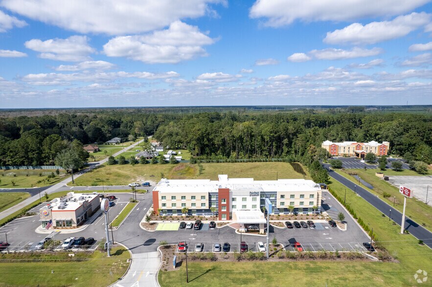 More Photos Of 4620 US Highway 17, Richmond Hill Hotel For Sale
