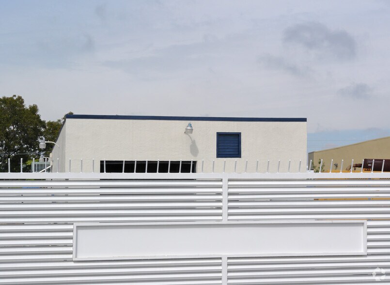 More Photos Of 6742 NW 17th Ave, Fort Lauderdale Warehouse For Lease