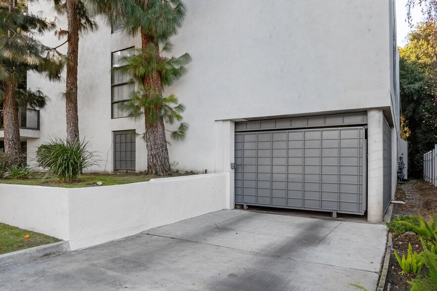 More Photos Of 1527 Veteran Ave, Los Angeles Apartments For Sale