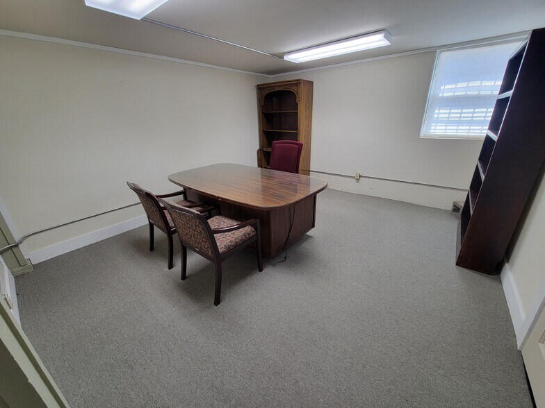 More Photos Of 215 Church St, Lenoir Office For Sale