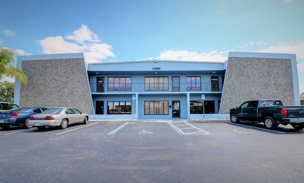 More Photos Of 12065 Metro Pky, Fort Myers Light Manufacturing For Lease