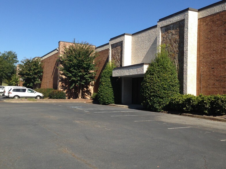 More Photos Of 4565-4575 Winters Chapel Rd, Atlanta Warehouse For Lease