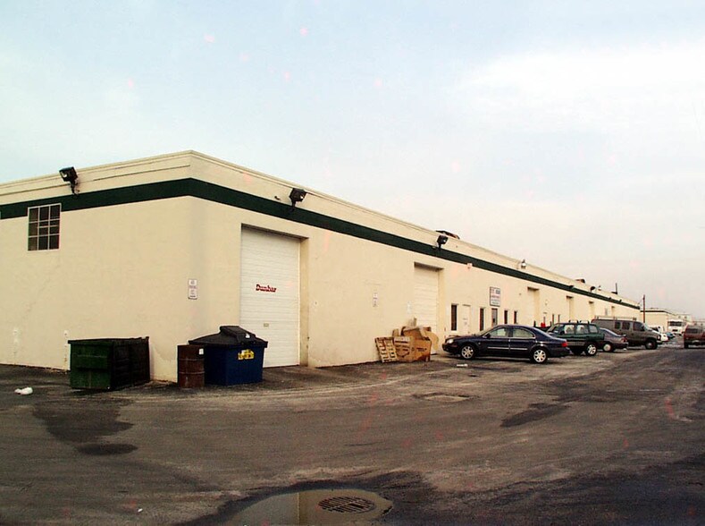 More Photos Of 950-970 S Broadway, Hicksville Office For Lease
