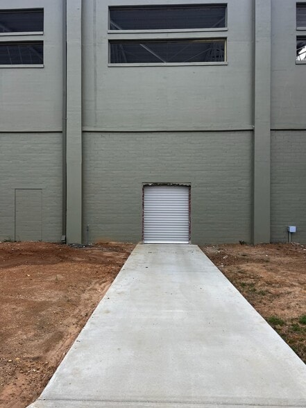 More Photos Of 8100 Airbus Military Dr, Mobile Airplane Hangar For Lease