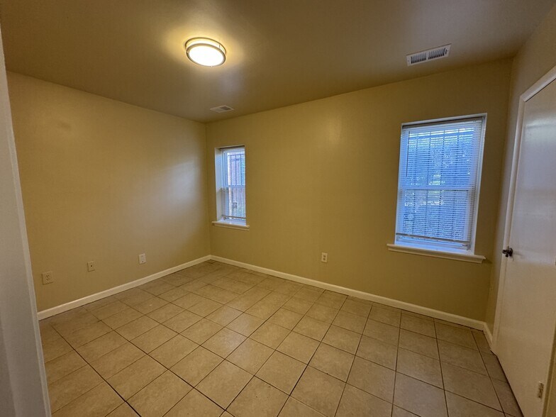 More Photos Of 3130 Buena Vista Ter SE, Washington Apartments For Sale