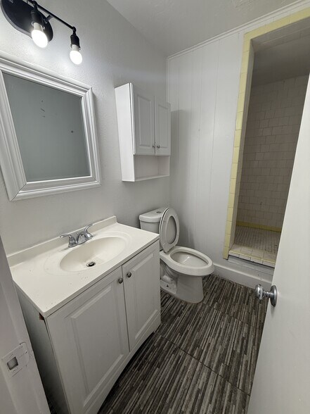 More Photos Of 10932 Katy Fwy, Houston Office For Lease
