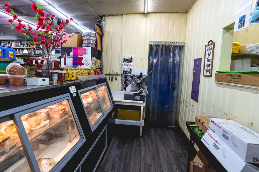 More Photos Of 9875 S Dixie Hwy, Erie Supermarket For Sale