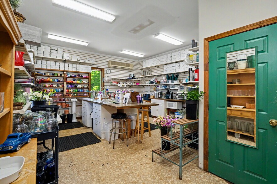 More Photos Of 11 Turnpike St, Jaffrey Freestanding For Sale