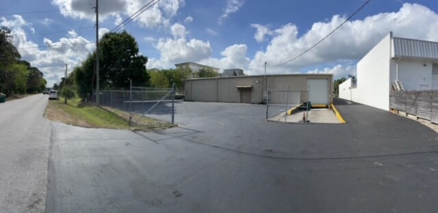 More Photos Of 2665 Davis Blvd, Naples Freestanding For Sale