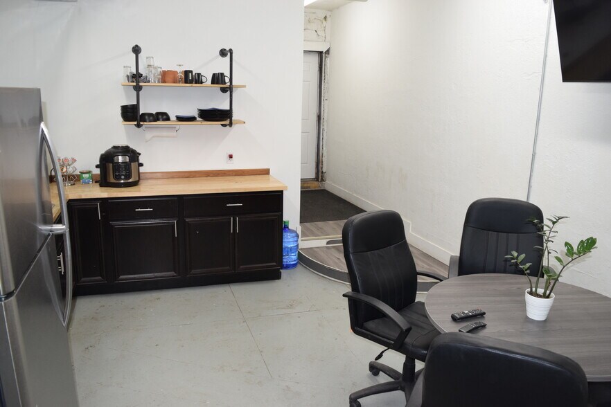 More Photos Of 2650-2654 S Broadway, Denver Storefront For Lease