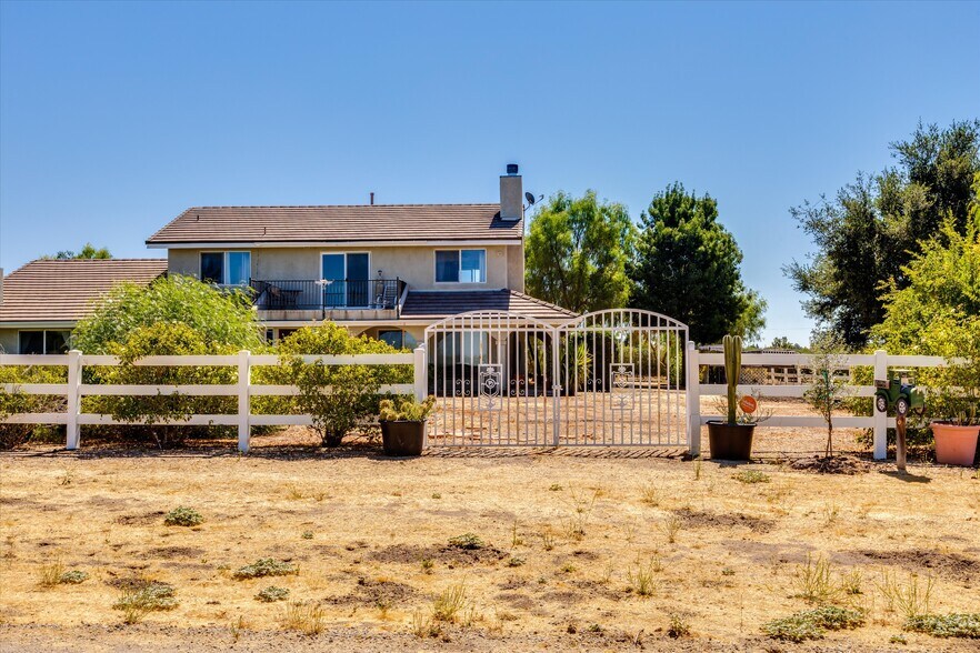 More Photos Of 5055 Rancho La Loma Linda Dr, Paso Robles Specialty For Sale