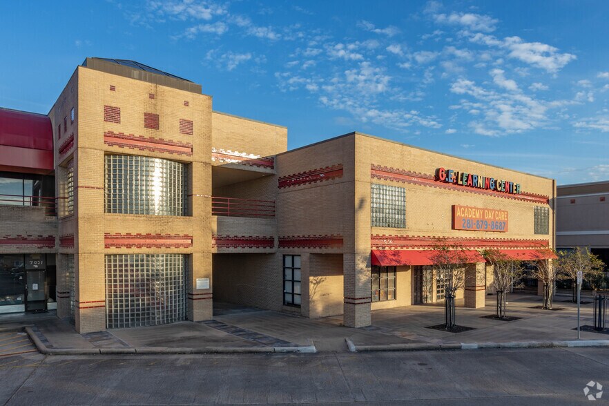 More Photos Of 6911-7055 Highway 6 S, Houston Freestanding For Lease