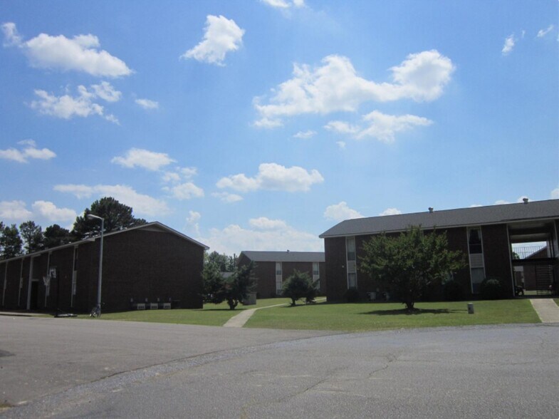 More Photos Of 6535 Summertime Apartments, 6535 Jeffrey Dr, Fayetteville Apartments For Sale