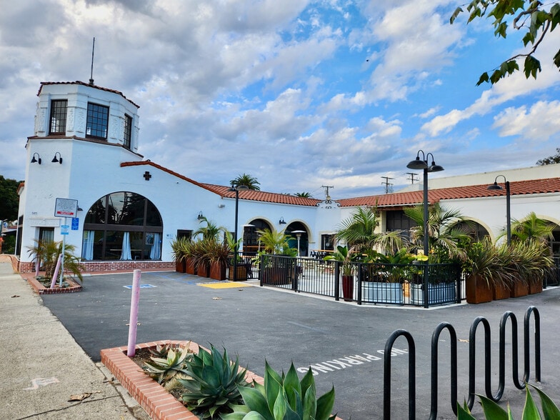 Primary Photo Of 585 E Thompson Blvd, Ventura Restaurant For Sale