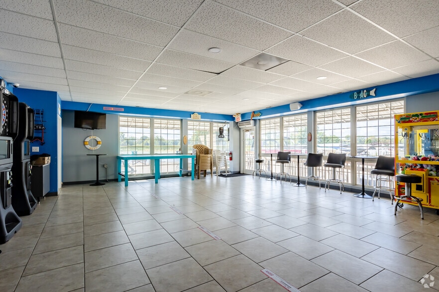 More Photos Of 99 Kazimour Dr, Port Barrington Marina For Lease