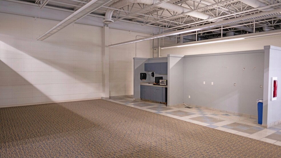 More Photos Of 13467 Quincy St, Holland Distribution For Lease