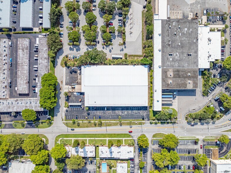 More Photos Of 198 Lock Rd, Deerfield Beach Warehouse For Lease