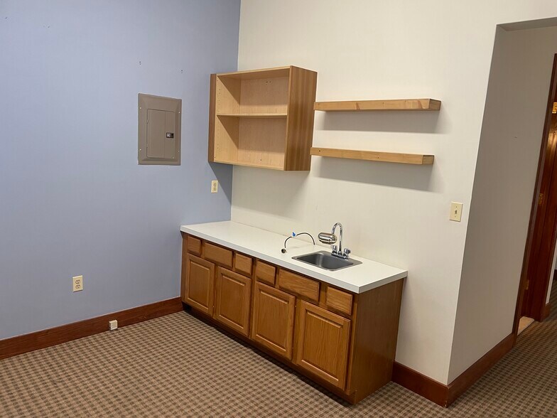 More Photos Of 2401 York Rd, Timonium Medical For Sale