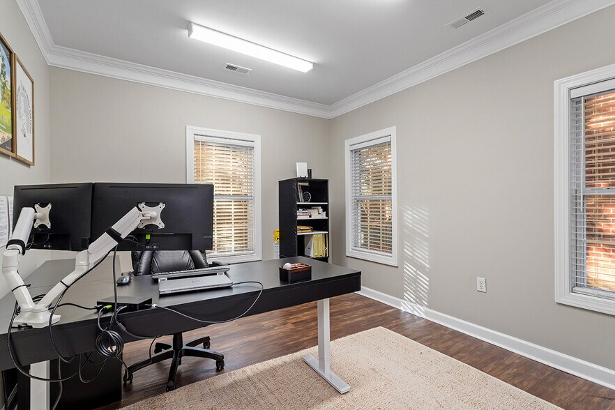 More Photos Of 6501 Creedmoor Rd, Raleigh Office Residential For Lease