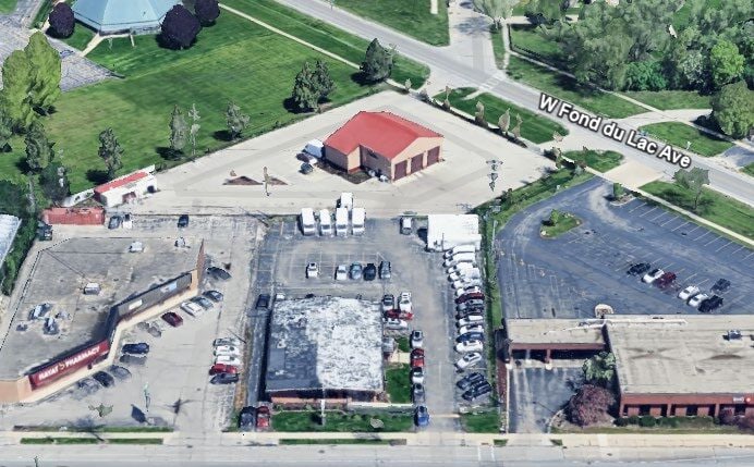 More Photos Of 8400 W Silver Spring Dr, Milwaukee Office For Sale