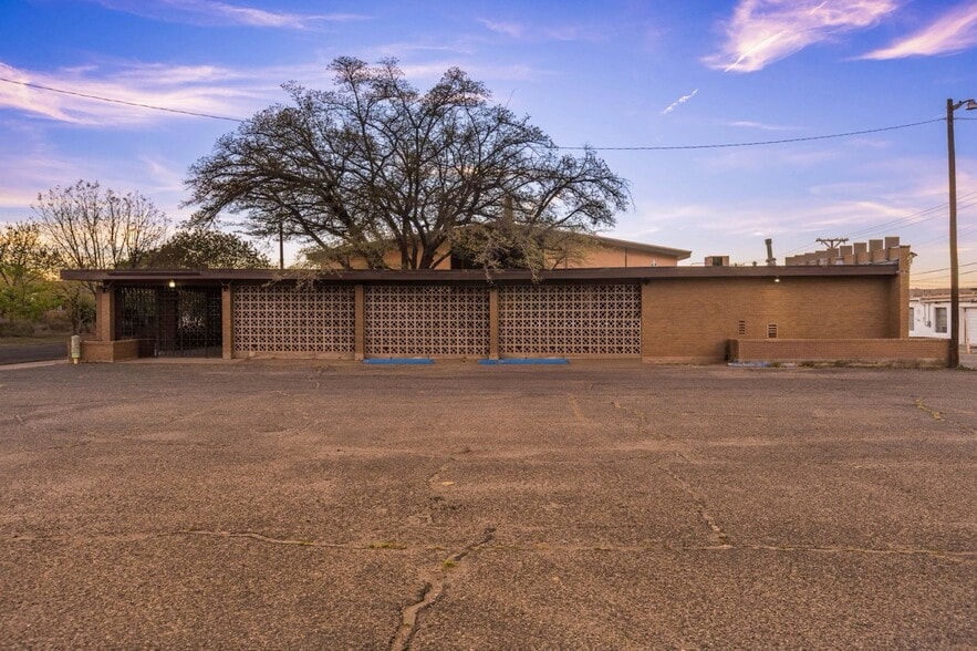 More Photos Of 111 University SE Blvd, Albuquerque Specialty For Sale