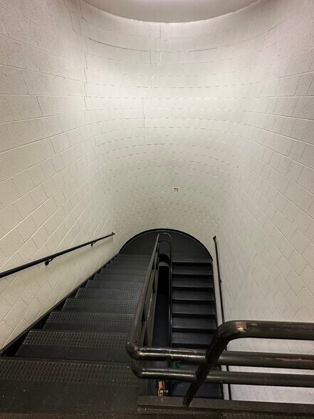 More Photos Of 250 Park West Dr, Pittsburgh Office For Sale