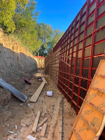 More Photos Of 1440 Bland, Louisville Warehouse For Lease