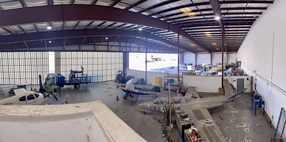More Photos Of 1200 Flightline Blvd, Deland Flex For Lease