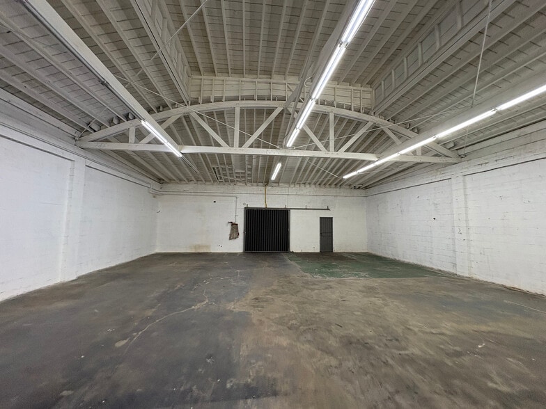 More Photos Of 533 E 31st St, Los Angeles Warehouse For Lease