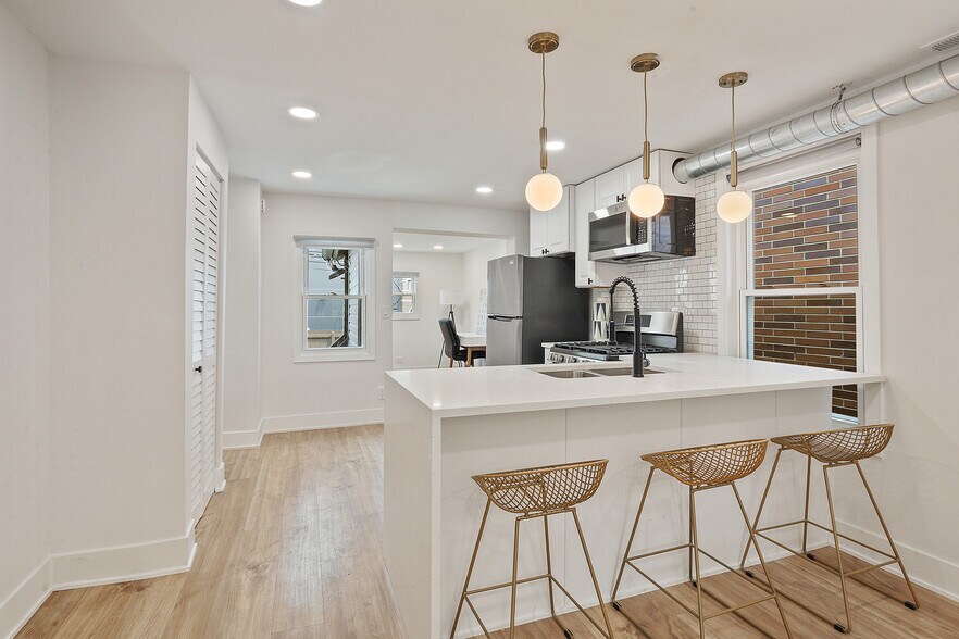 More Photos Of 529 N Wood St, Chicago Multifamily For Sale