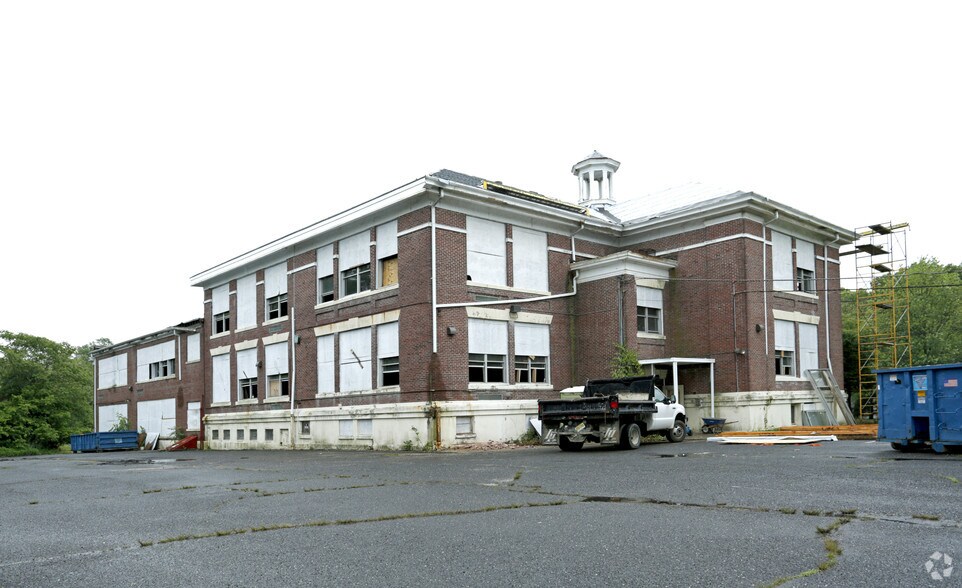 More Photos Of 215 Broad St, Eatontown Office For Lease