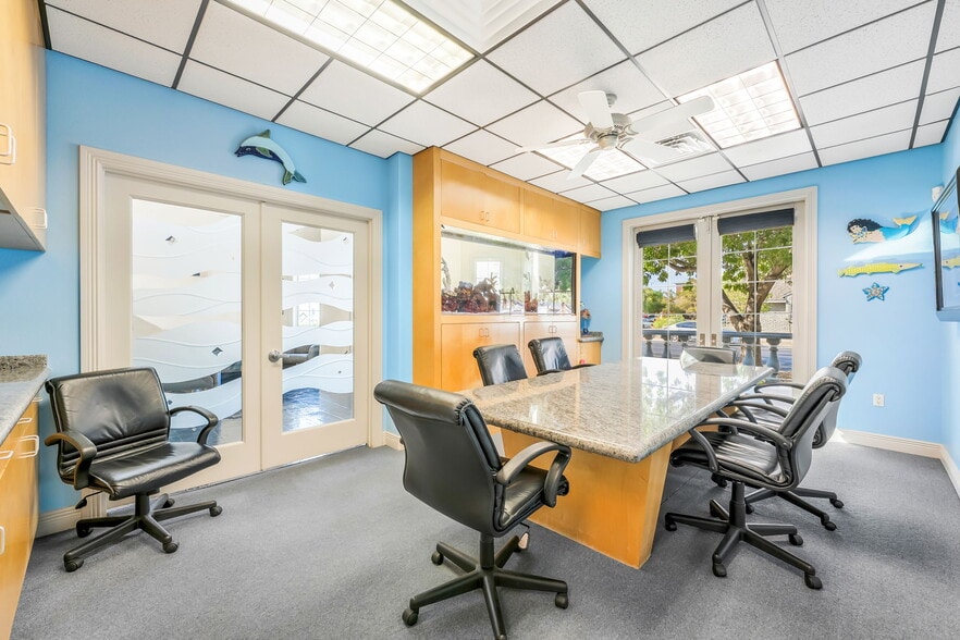 More Photos Of 601 S 7th St, Las Vegas Office For Sale