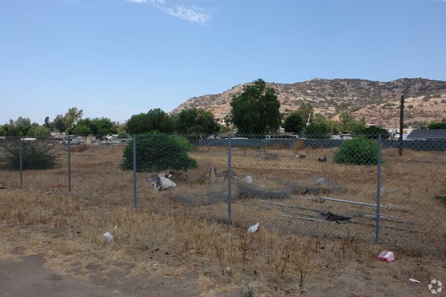 More Photos Of 10180-10190 Riverford Rd, Lakeside Land For Lease