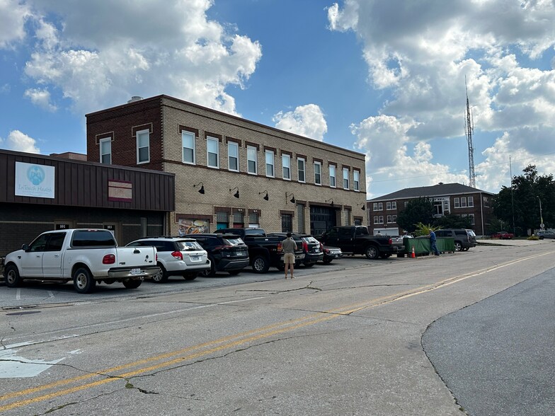 Primary Photo Of 105 S 3rd St, Rogers Restaurant For Lease