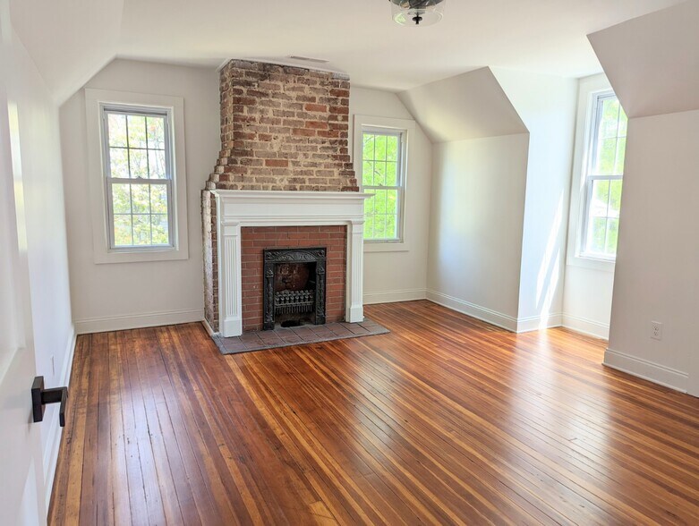 More Photos Of 9 East Ave, Greenville Office Residential For Sale