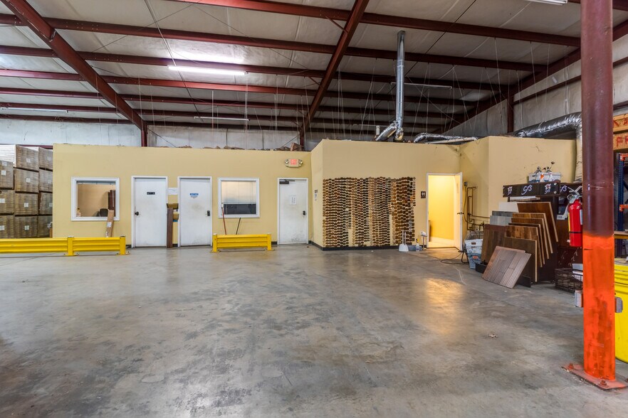More Photos Of 520 Lovers Lane Rd, Calhoun Warehouse For Sale