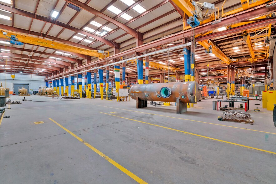 More Photos Of 500 Randall St, Rhome Manufacturing For Lease