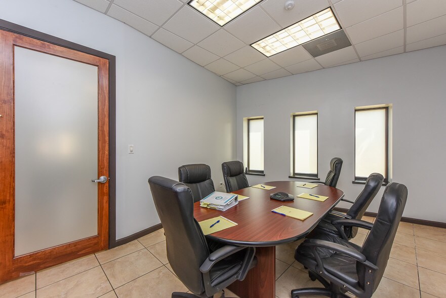 More Photos Of 4001 Navigation Blvd, Houston Warehouse For Sale