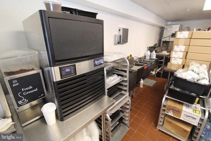 More Photos Of 510 N Bay Ave, Beach Haven Office For Sale