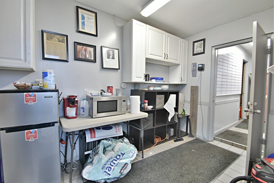 More Photos Of 5327 Clinton Hwy, Knoxville Auto Repair For Sale