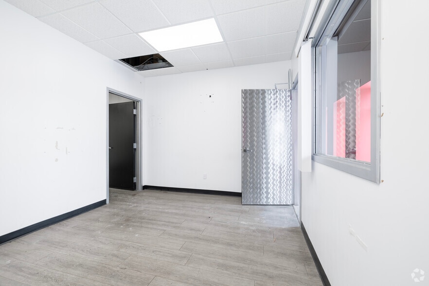 More Photos Of 2044-2082 Rte Transcanadienne, Dorval Unknown For Lease