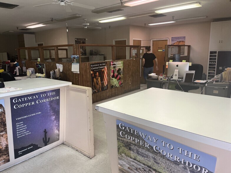 More Photos Of 298 N Pine St, Globe Light Distribution For Sale