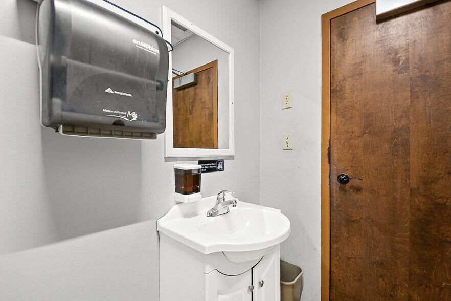 More Photos Of 380 Coal St, Wilkes Barre Freestanding For Lease