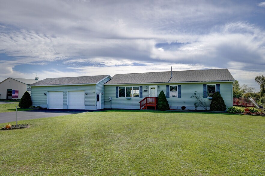 More Photos Of 1262 Fitzpatrick Rd, Auburn Specialty For Sale