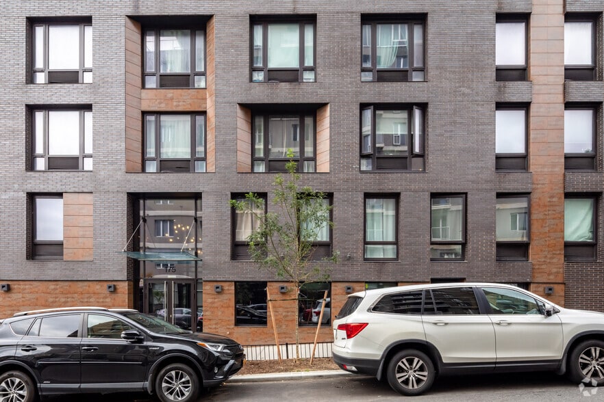 More Photos Of 635 4th Ave, Brooklyn Apartments For Lease