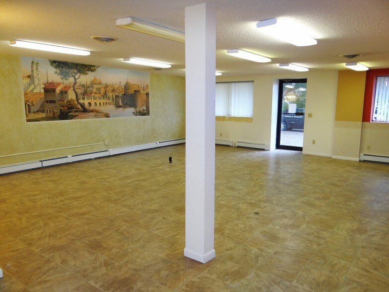 More Photos Of 25 Red River Ave N, Cold Spring Coworking Space