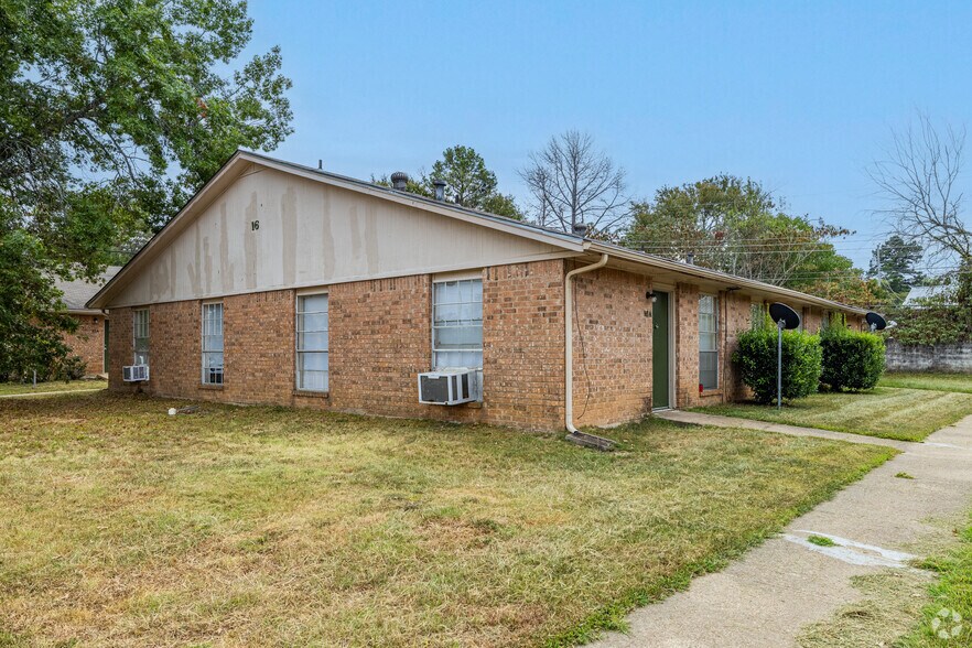 More Photos Of 607 S Pecan St, Hughes Springs Apartments For Sale